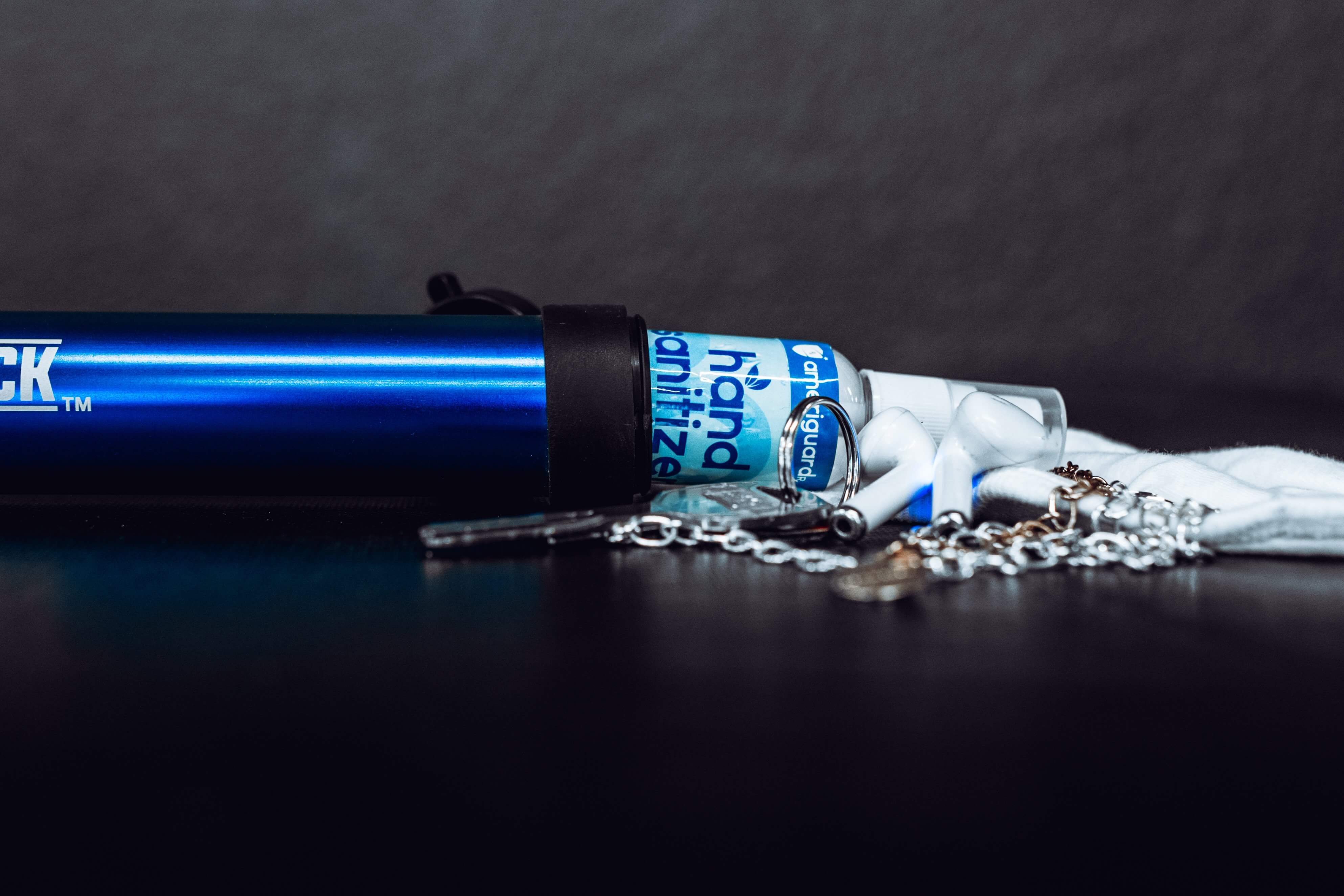 THE GRITSTICK - Portable chalk dispenser